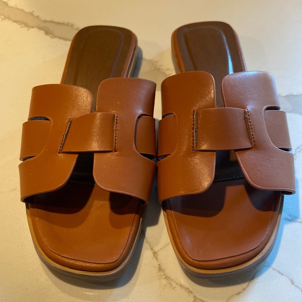 Unbranded 5.5 brown flats EUC